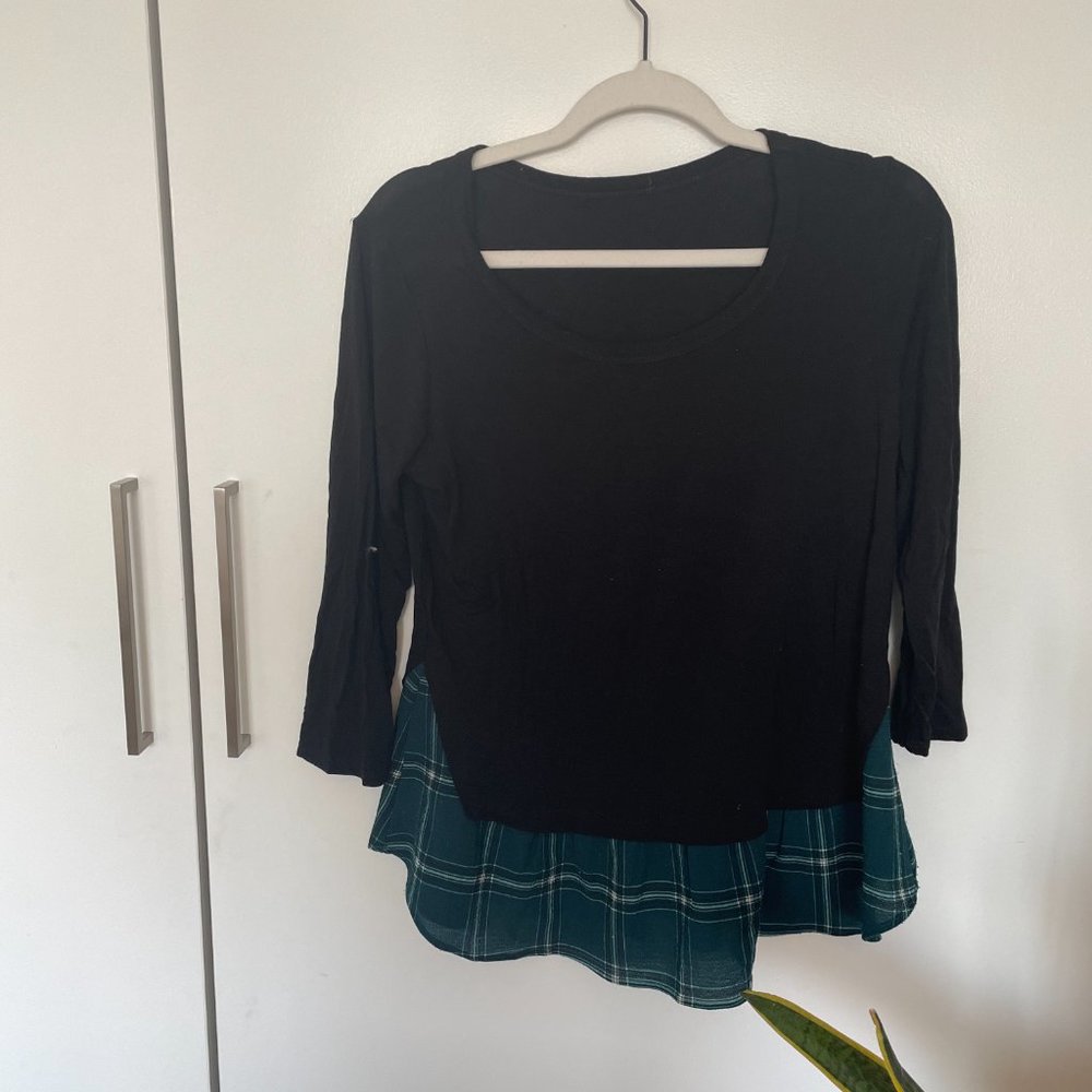 Madison & Berkeley Plaid and Black 3/4 Sleeve Top